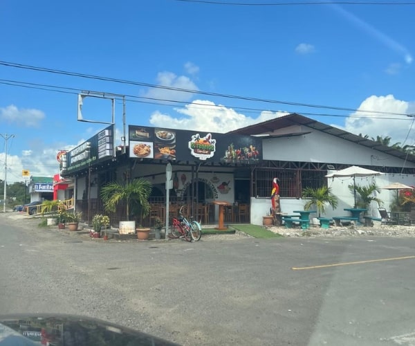 Restaurante típico en Parrita – comida costarricense cerca de Vivirí