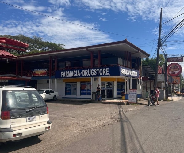 Farmacia y Drugstore en Parrita – asistencia médica cerca de Vivirí