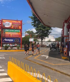 Viaje al Pacífico Central de Costa Rica con acceso a playas y naturaleza.